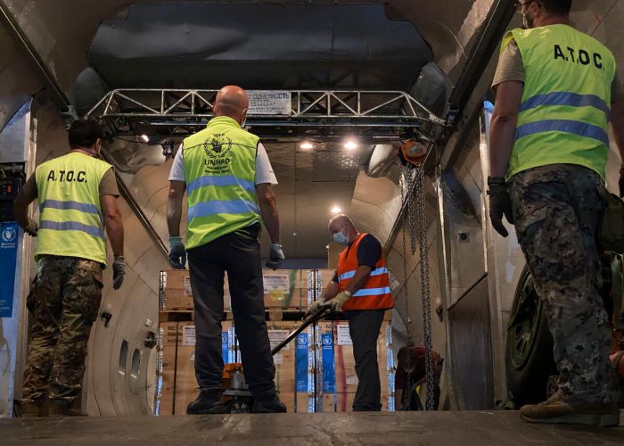 UNHRD Brindisi loading 